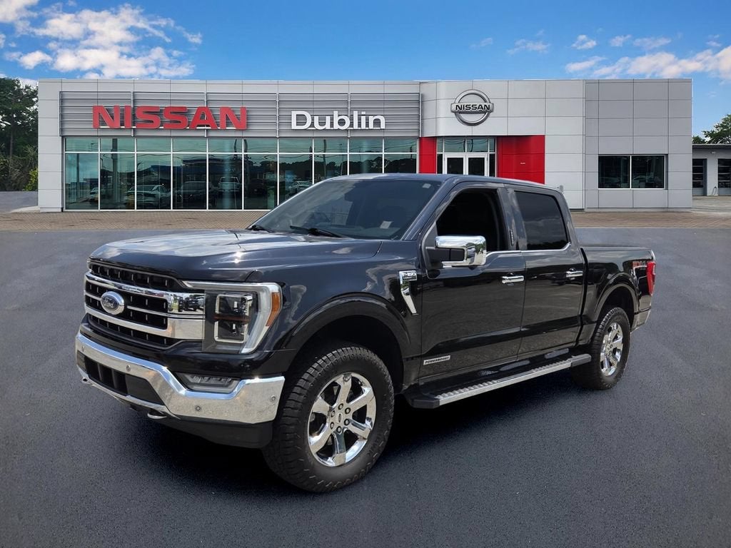 2021 Ford F-150 LARIAT in Black — front three-quarter view