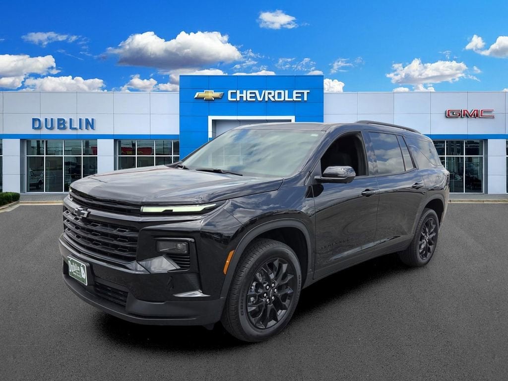 2026 Chevrolet Traverse LT in Mosaic Black Metallic — front three-quarter view